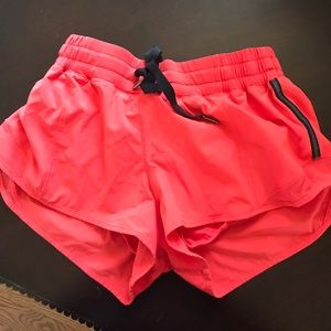 Lululemon Hotty Totty shorts Reddish Orange size 4